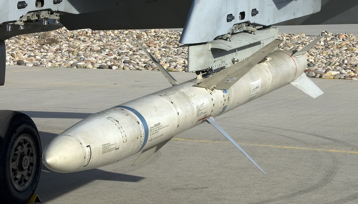 أوكرانيا | إستخدام صواريخ AGM-88 "HARM"الأمريكية بعد تكييفها للعمل على الطائرات الأوكرانية MiG-29.