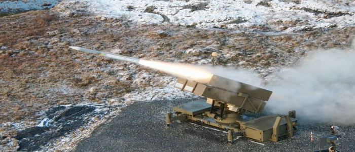 الولايات المتحدة | شركة Raytheon اختبرت نظام الدفاع الجوي NASAMS بصواريخ موجهة AIM-9X و AMRAAM و AMRAAM طويلة المدى.