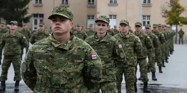 أوكرانيا | وزارة الدفاع الكرواتية توصي بالعودة إلى التجنيد الإجباري لتعزيز القوات المسلحة.