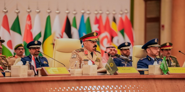 السعودية | رؤساء أركان دول التحالف الإسلامي يناقشون في اجتماعهم الثاني بالرياض استراتيجية التحالف في الحرب على الإرهاب.