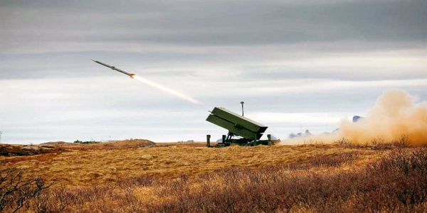 النرويج | الحكومة تقترح تزويد أوكرانيا بأنظمة دفاع جوي NASAMS من شركة Kongsberg Defense and Aerospace (KDA).