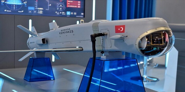 تركيا | شركة "بايكار BAYRAKTAR " تُطلق صاروخ "كمنكش2" الذكي الصغير الموجه لتعزيز قدرات الطائرة المسيرة بيرقدار تي بي2.