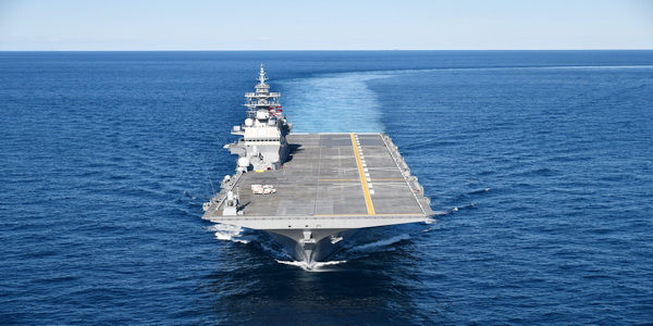 اليابان | قوة الدفاع الذاتي البحرية اليابانية تعمل على تطوير حاملة الطائرات المروحية "KAGA" من خلال تعديلات فنية ناجحة لتصبح حاملة للطائرات المقاتلة.