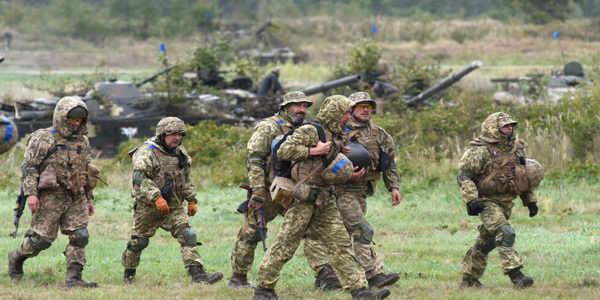 فرنسا | إستعدادات لإرسال مدربين لتدريب الجيش الأوكراني على أراضي أوكرانيا.