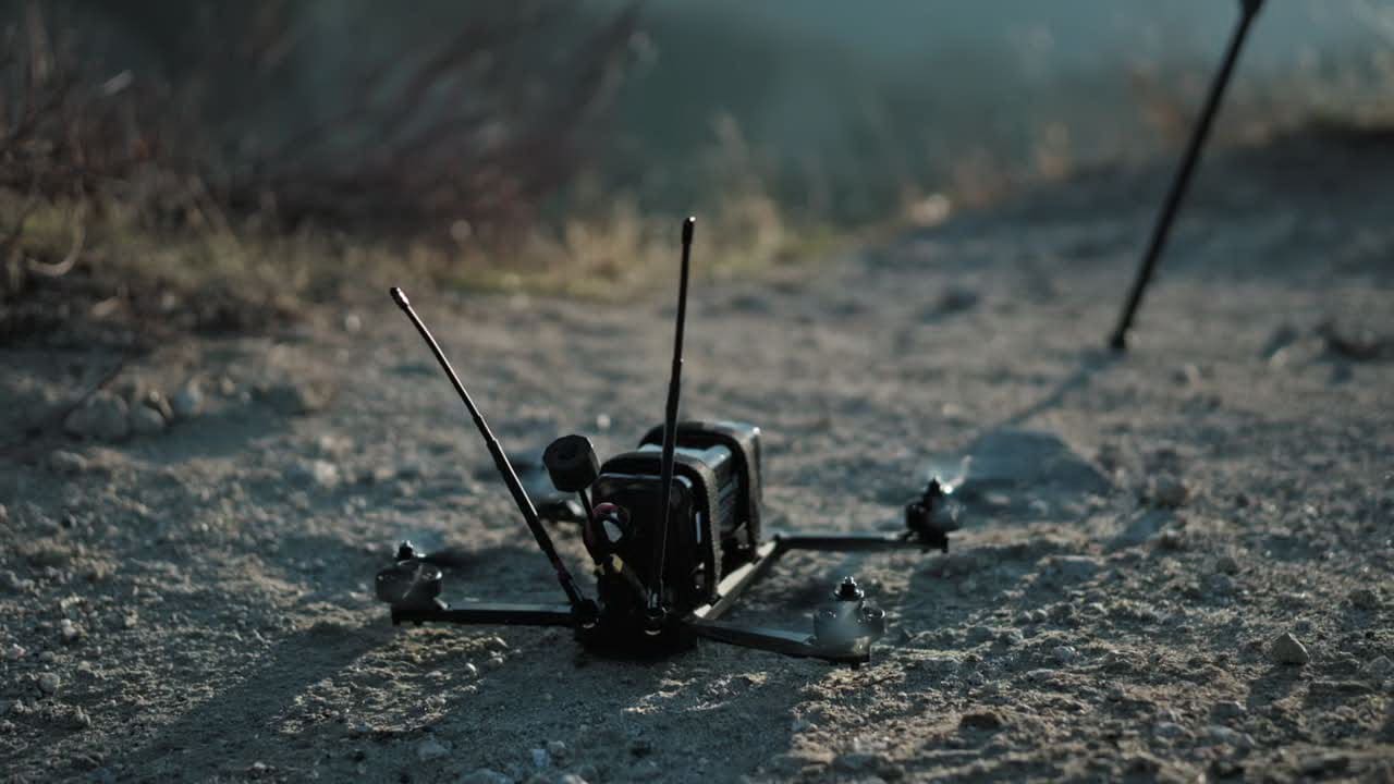 الولايات المتحدة | شركة أمريكية ناشئة تزود أوكرانيا ب 6 الآف طائرة مسيرة هجومية من طراز FPV.