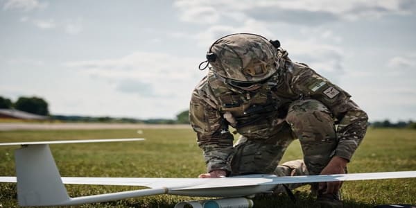 أوكرانيا | شركتي Armadrone وMDSI توحدان جهودهما لإعادة تشكيل ساحة المعركة باستخدام الطائرات بدون طيار القتالية.