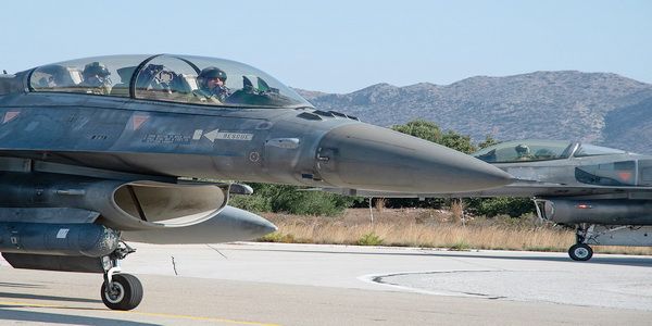 اليونان | القوات الجوية اليونانية تتسلم عاشر طائرة مقاتلة محدثة من طراز F-16V "فايبر".