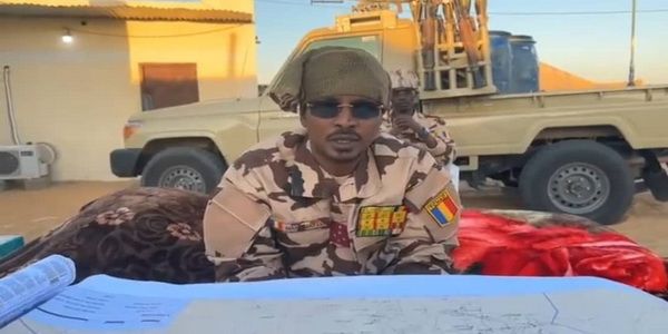تشاد | الرئيس التشادي يزور منطقة تيبيستي الحدودية مع ليبيا.