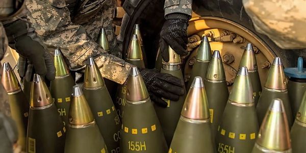 الولايات المتحدة | شركة Raytheon Missiles & Defense تحصل على عقد بقيمة 277 مليون دولار لشراء مقذوفات مدفعية موجهة M928 Excalibur عيار 155 ملم.