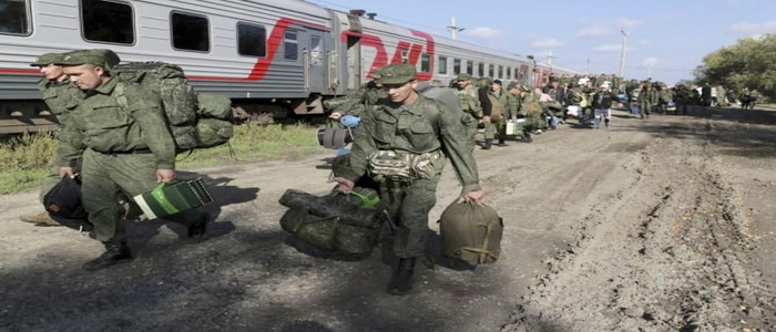 روسيا | جنود الإحتياط الروس يتلقون بنادق AKM التي تم تقديمها في عام 1959 ومشكلات متوقعة في الدعم اللوجستي للجيش الروسي.