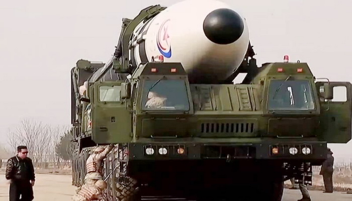الولايات المتحدة | إعلام أمريكي: صواريخ هواسونغ الكورية الشمالية قادرة على الوصول إلى الأراضي الأمريكية.