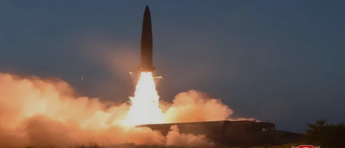 كوريا الشمالية | إختبار جديد لصاروخ باليستي فوق بحر اليابان بالتزامن مع تحليق مقاتلاتها قرب حدود جارتها الشمالية.