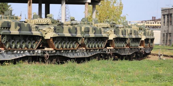 روسيا | الجيش الروسي يتلقى مركبات مشاة آلية قتالية BMP-3 IFVs جديدة مزودة بأقفاص مدرعة.