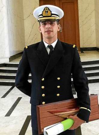 سعد امحمد اولا على دفعته بالاكادمية البحرية الفرنسية
