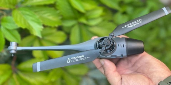 أوكرانيا | لواء هجوم روسي يستولى على طائرتين بدون طيار من طراز PD-100 Black Hornet Nano نرويجية الصنع.