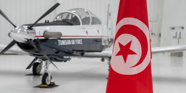 تونس | جيش الطيران يستلم 4 طائرات تدريب عسكرية من نوع "T-6C" ضمن إطار التعاون مع الجانب الأمريكي.
