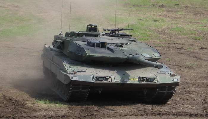 الدبابة ستريدسفاغن ""Stridsvagn 122 دبابة المعركة الرئيسية السويدية الأولى 