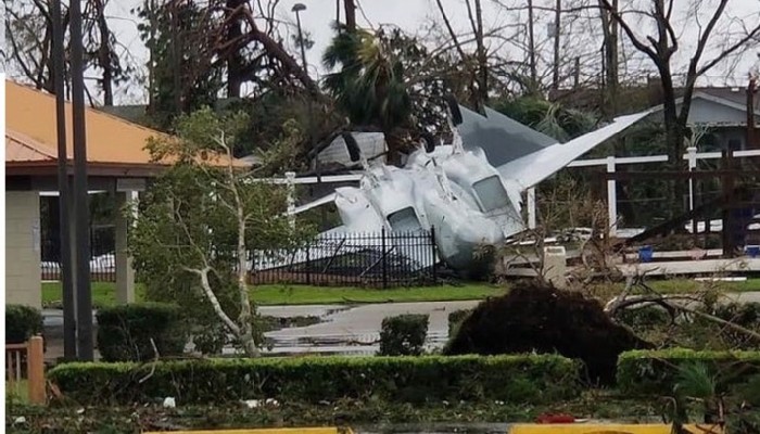 قاعدة سلاح الجو الأمريكي في مدينة بنما تتلقى ضربة مباشرة من إعصار مايكل