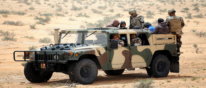 تونس تعزز احتياطاتها العسكرية على طول الحدود مع ليبيا.