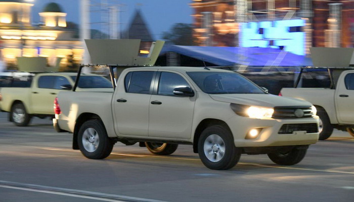 القوات الخاصة الروسية تبدأ في إستخدام سيارات Toyota Hilux 101433