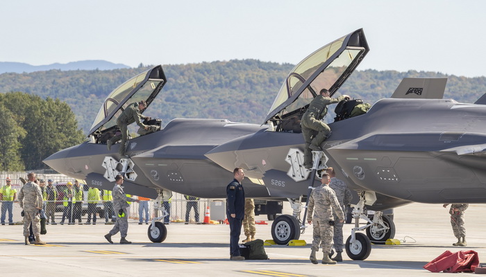 القوة الجوية للحرس الوطني الأمريكي يستقبل أول مقاتلتين من طراز F-35.