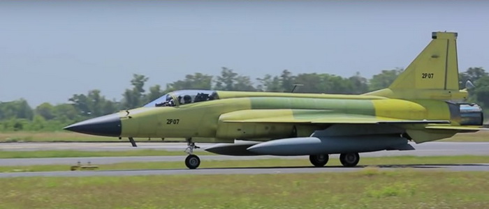  أول مقاتلة باكستانية نوع JF-17 Block 3 تقوم بأول تحليق لها في الصين .