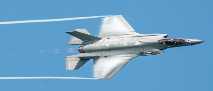 شركة لوكهيد مارتن كورب تستخدم مقاتلات طراز F-35 كأجهزة استشعار لأجهزة اعتراض الدفاع الجوي والقذائف المتكاملة.