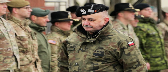 كورونا يصيب وزير الدفاع الإيطالي والإعلان عن أصابة القائد العام للجيش البولندي بفيروس كورونا.