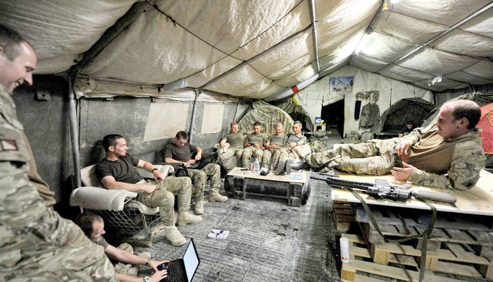 شائعات تتردد حول بناء الجيش البريطاني "قواعد خيام" سرية حول غلاسكو من أجل اغلاق المدن.