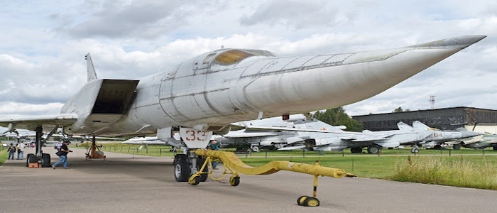القاذفة الروسية بعيدة المدى المطورة Tupolev-22M3M تقوم بإجراء أول رحلة.