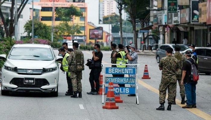 الجيش الماليزي ينتشر في شوارع عمود البلاد في إطار تدابير مواجهة كورونا.