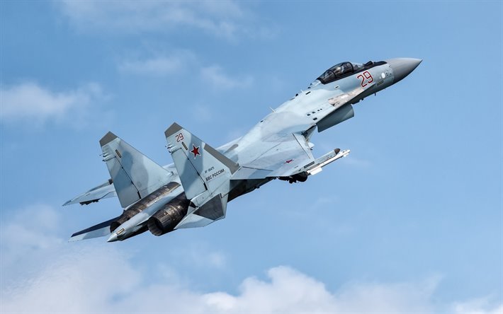 فريق "فرسان روسيا" للألعاب البهلوانية الجوية يتسلم دفعة جديدة من مقاتلات SU-35s.