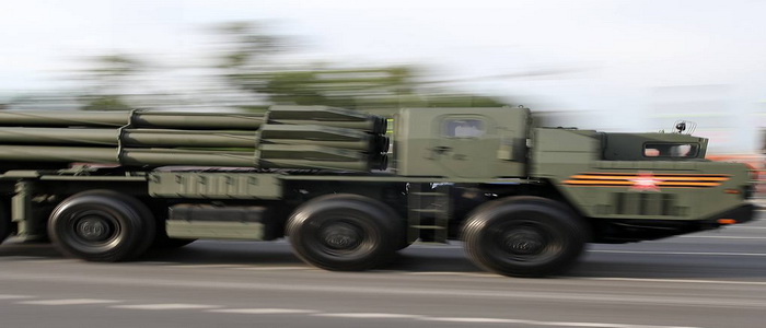 قاذفات صواريخ Tornado-S المتقدمة ستحل محل أنظمة Smerch في القوات الروسية بحلول عام 2027.