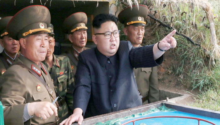 الزعيم الكوري الشمالي كيم جونغ أون يجهز لغواصة نووية ويصف الولايات المتحدة بأنها "العدو الأكبر".
