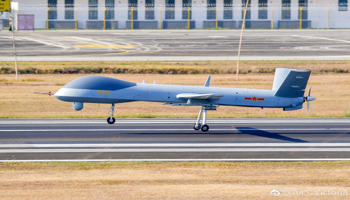 الصين | أحدث طائرة صينية بدون طيار من طراز Wing Loong تقوم بأول رحلة لها.