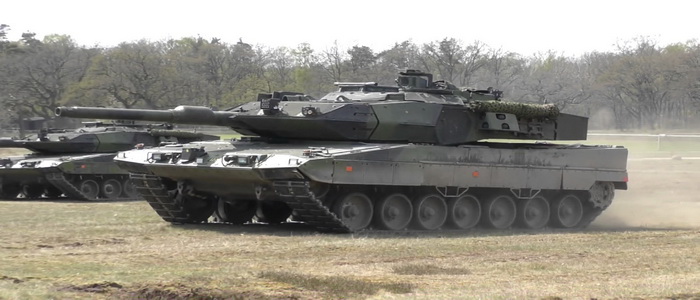 الدبابة ستريدسفاغن ""Stridsvagn 122 دبابة المعركة الرئيسية السويدية الأولى 