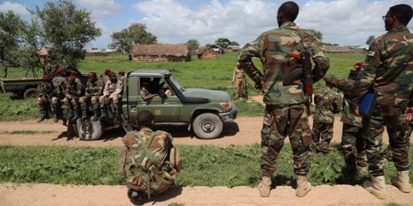 الصومال | قتلى من الجيش الصومالي في هجوم شنته عناصر حركة الشباب على معسكرا للجيش في هوادلي الواقعة شمال العاصمة مقديشو.