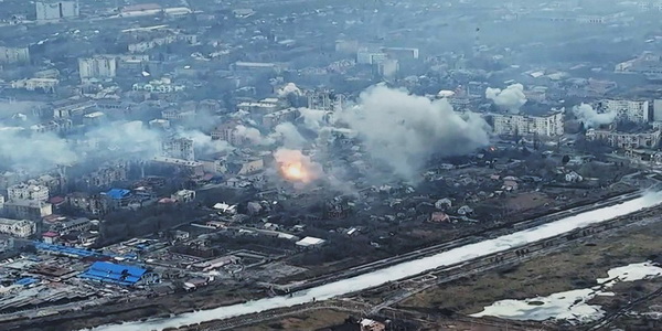 أوكرانيا | قائد قوات "فاغنر" يؤكد بأن قواته تتقدم على خط المواجهة في باخموت وعلى وشك حسم المعركة.