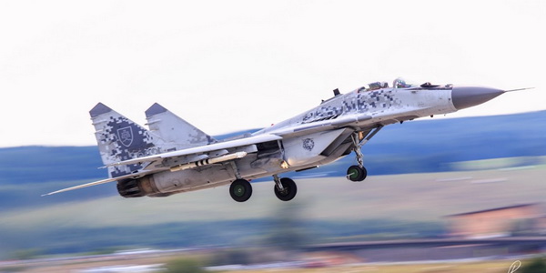 سلوفاكيا | تسليم أول أربع مقاتلات من طراز MiG-29 من سلاح الجو السلوفاكي إلى أوكرانيا.