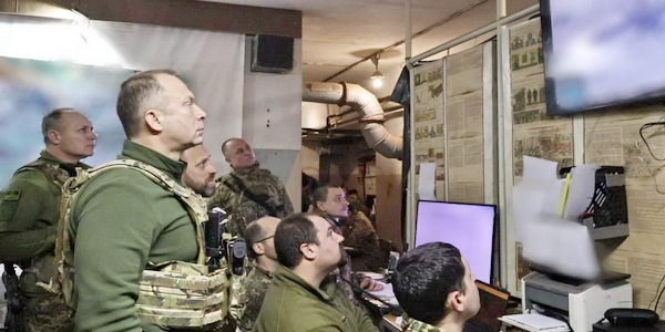 أوكرانيا | قائد القوات البرية الأوكرانية يؤكد "الضرورة العسكرية" للاحتفاظ بالسيطرة على باخموت وصد هجوم القوات الروسية.