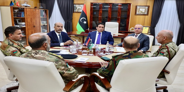 ليبيا | المجلس الرئاسي "القائد الأعلى للجيش الليبي" يجتمع برئيس الأركان العامة وآمري المناطق العسكرية.