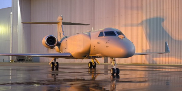 الولايات المتحدة | تم تغيير تسمية وتصميم سلسلة طائرات القوات الجوية الأمريكية من ACC EC-37B إلى EA-37B.