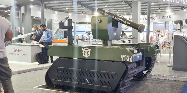 الهند | تجهيز الروبوت القاتل للدباباتTITAN  للعرض الأول في تمرين Tri-Service القتالي.