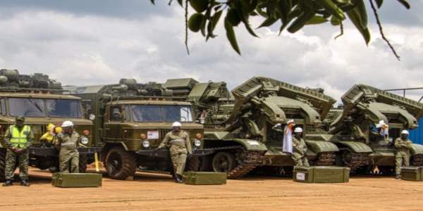 أوغندا | قوات الدفاع الشعبي الأوغندية تستلم أصول هندسية وبحرية روسية بقيمة 53 مليون دولار.