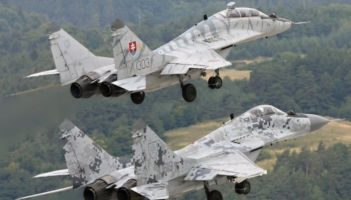 سلوفاكيا | وزير الدفاع يقول بأن بلاده بصدد تسليم مقاتلات ميغ-29 لأوكرانيا بحلول نهاية الشهر الحالي.