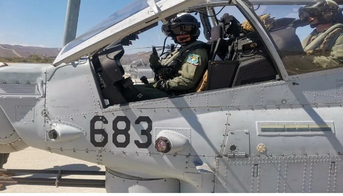 التشيك | طواقم سلاح الجو التشيكي تبدأ التدريب على مروحيات Bell UH-1Y Venom وAH-1Z Viper  الأمريكية.