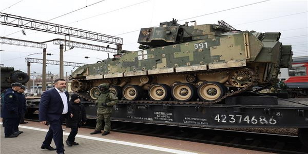روسيا | الجيش الروسي يستعرض غنائمه من الدبابات والمعدات العسكرية الغربية  في حرب أوكرانيا بالعاصمة موسكو.