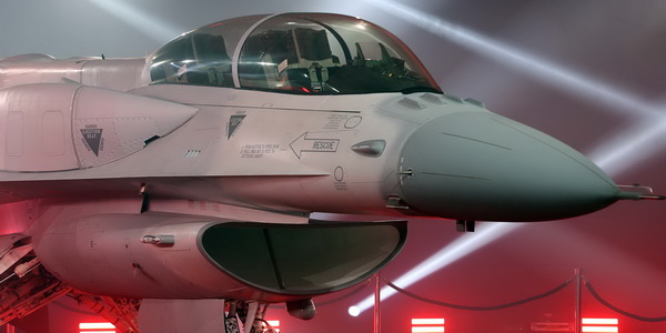 رومانيا | خطوات جادة نحو تحديث نحو 70 طائرة من طراز F-16 لتعزيز قدرات سلاحها الجوي.