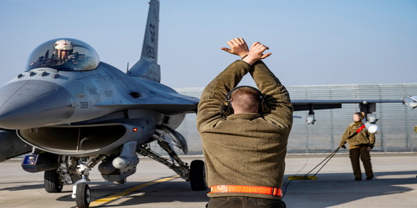 كوريا الشمالية | وزير الدفاع الكوري الشمالي ينتقد خطط الولايات المتحدة لإرسال طائرات إف-16 إلى أوكرانيا.