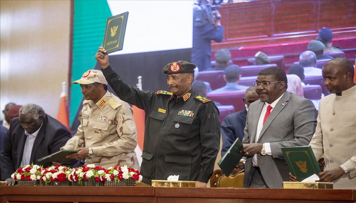 السودان | قائد الجيش السوداني البرهان: ملتزمون بإجراء انتخابات بالسودان نهاية الفترة الانتقالية.